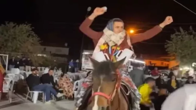 Bəyə qadın paltarı geyindirib, meydanda gəzdirdilər - Qeyri-adi toy - FOTO