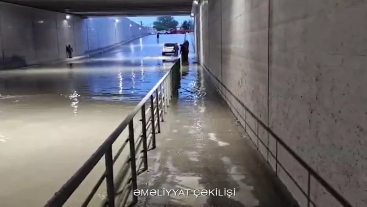 Bakıda tuneli su basdı - VİDEO