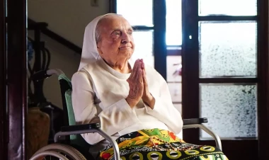 Dünyanın ən yaşlı qadını öldü - FOTO