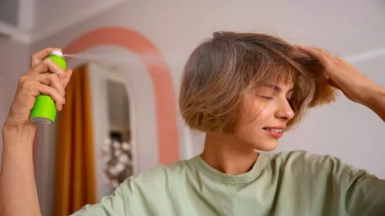 Heç vaxt saçınızı yumaq əvəzinə quru şampundan istifadə etməyin
