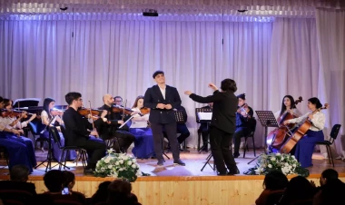 Azərbaycanın gələcək həkimləri klassiklərin ifası ilə təəccübləndilər - FOTO