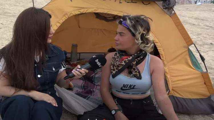 Çadırda yaşayan Səbinə müğənni imiş - Hər şeyi özü danışdı  - VİDEO