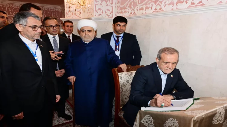 Pezeşkian Bibiheybət məscidini ziyarət edib - FOTO