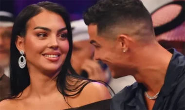 Ronaldonun Corcinası kişini qum üstündə 