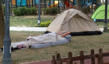 Zəlzələdən çadırda qorunan qadını və bacısını keçmiş əri GÜLLƏLƏDİ - FOTO