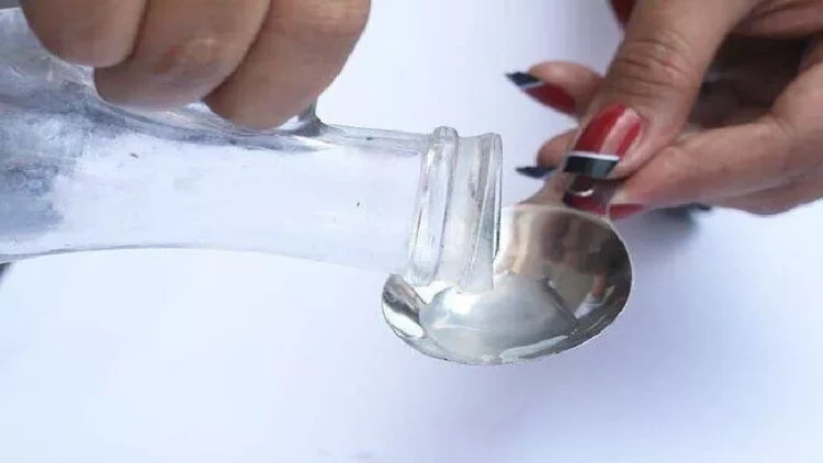 Hər səhər acqarına bir qaşıq için - Bədəni təmizləyir, sızanaqların qarşısını alır