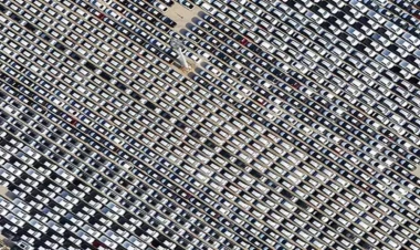 Dünyanın ən böyük gəmisi ilə 7 min maşın gətirildi - Dronla çəkilən şəkillər diqqət çəkdi - FOTO