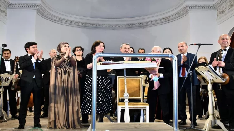 Xalq Çalğı Alətləri Orkestrinin yubileyinə həsr olunmuş “Ötən illərə musiqili səyahət” adlı möhtəşəm konsert keçirilib - FOTO