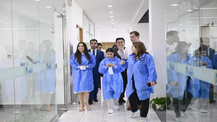 Leyla Əliyeva Çin Milli İnsan Genomu Mərkəzində olub - FOTO