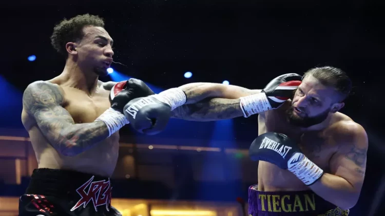 Rəqibini nokaut edib, məşqçisinə TÜPÜRDÜ - VİDEO