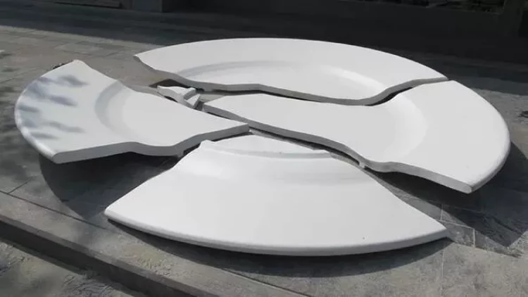 Azərbaycanda qadın boşqabla ərinin başını yardı