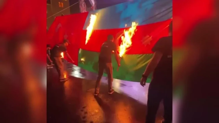 İrəvanda bayrağımızı yandırdılar - VİDEO