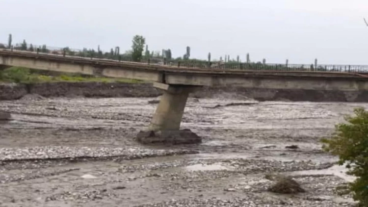 Qubada körpü çökdü, 30-dan çox kəndin yolu bağlandı - FOTO