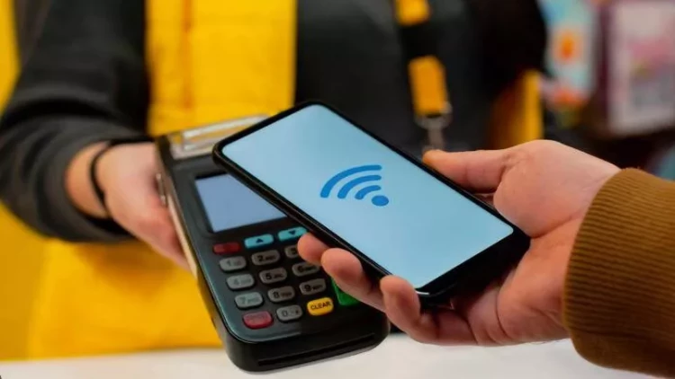 Telefonla ödəniş edənlərin DİQQƏTİNƏ: NFC ilə pullarınızı belə oğurlayırlar