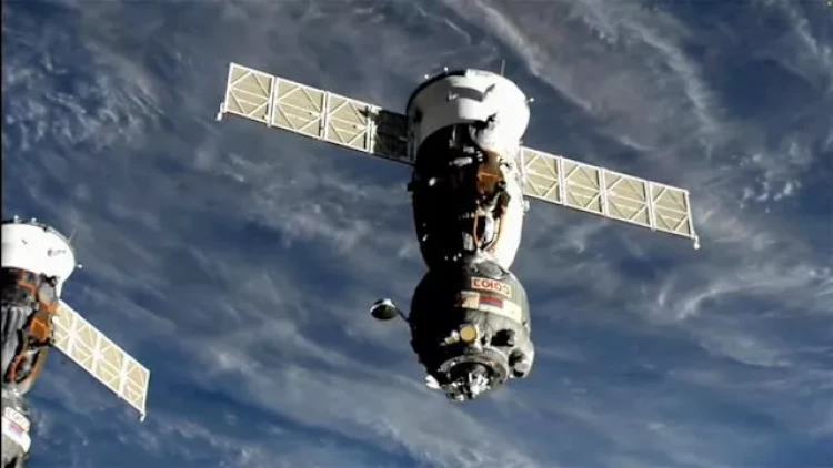 Üç kosmonavt Yerə qayıtdı - FOTO