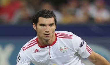 Tanınmış futbolçu faciəvi şəkildə öldü - FOTO