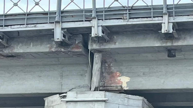 Bakıda körpünü bu balaca taxta saxlayır? - AÇIQLAMA - YENİLƏNİB - FOTO