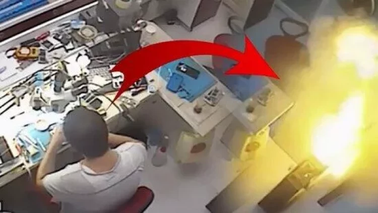 Təmirə gətirilən telefon bomba kimi partladı - VİDEO
