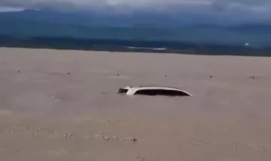 Ödənişli yolda avtomobil suyun altında qalıbmış... - VİDEO