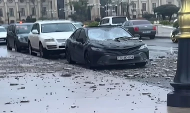 Bakıda güclü küləyin dəhşətli fəsadı - VİDEO