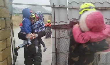 3 uşaq belə xilas olundu - Təxliyyə aparılır - VİDEO - FOTO