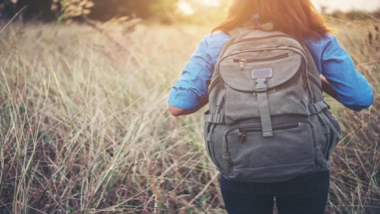 9 yaşlı qız itkin düşdü