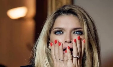 Özündən 15 yaş kiçik model ilə eşq yaşayırmş -  FOTO