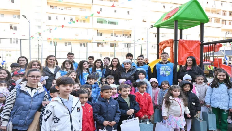 Leyla Əliyevanın iştirakı ilə Bakıda 1400-dən çox sakinin yaşadığı həyət abadlaşdırılaraq sakinlərin istifadəsinə verilib - FOTO