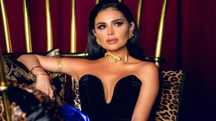 Onu tanımayan küçə musiqiçisi ilə oxudu - VİDEO