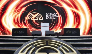 Parçalanmış dünyada etibarlı sistem: Bakı yeni model təklif edir