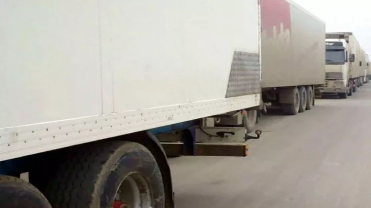 Xızıda iritonnajlı yük maşınları toqquşub, xəsarət alanlar var - FOTO