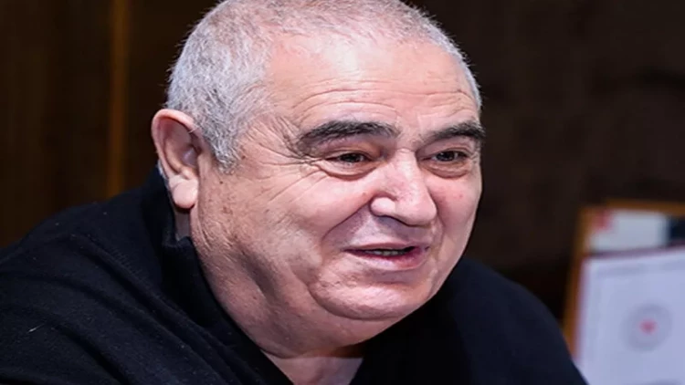 Şərurlu İsfəndiyar cibindəki pulu göstərdi - bu qədər olmasa, çölə çıxmır - VİDEO