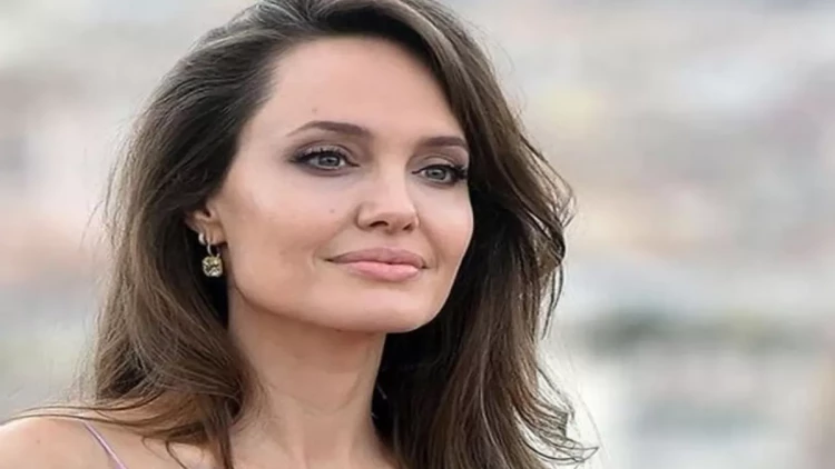 Ancelina Coli bu ətiri vurur - FOTO