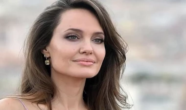 Ancelina Coli bu ətiri vurur - FOTO