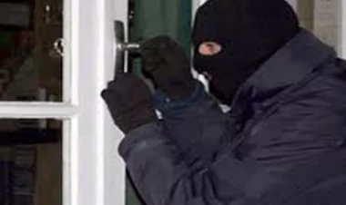 Mağaza sahibi oğrulardan qorunmaq üçün maraqlı üsula əl atdı