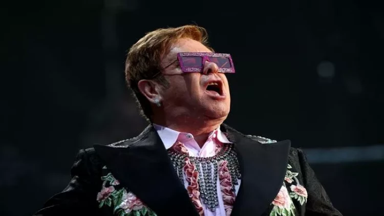 Elton Con korluğundan danışdı: 