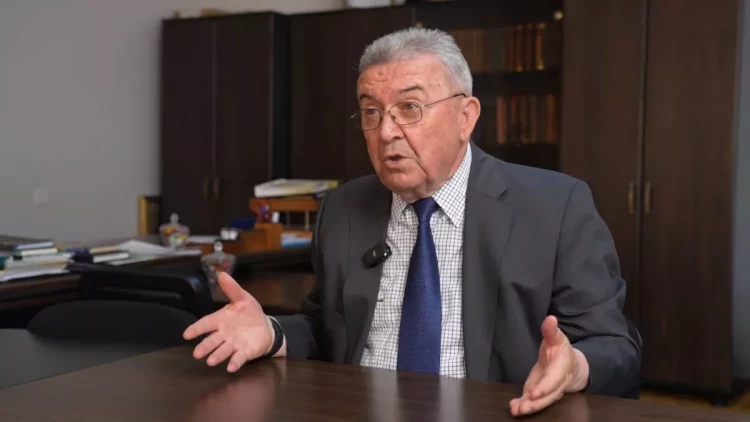 “Şərurlu İsfəndiyar ağzına gələni danışır: özü bir evi 5 adama satdığı kimi, elə bilir diplom da satılır”