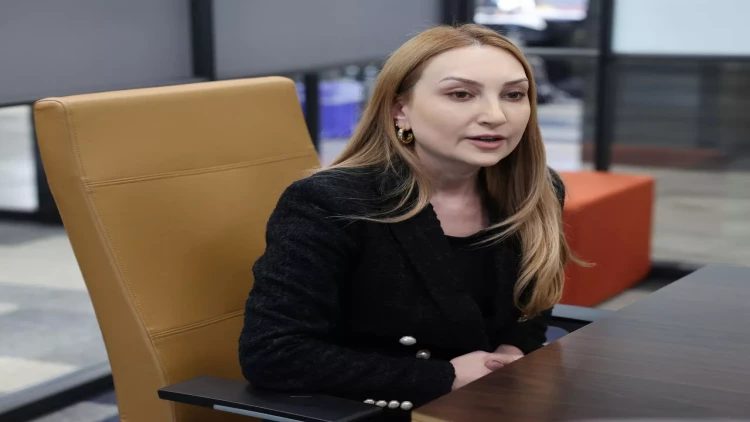 Ermənistan onu geri çağırır