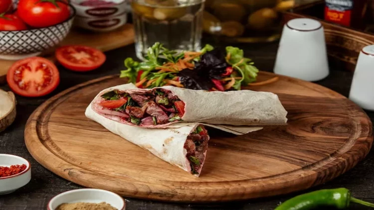 Köhnəlmiş dönər ətini çamaşır suyu ilə ağardıblarmış - 648 nəfər zəhərlənib