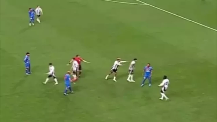 “Beşiktaş” futbolçuları arasında gərginlik - VİDEO