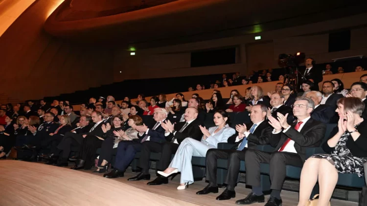 Azərbaycan və Almaniya prezidentləri Heydər Əliyev Mərkəzində təşkil olunmuş konsertdə iştirak ediblər - VİDEO - FOTO