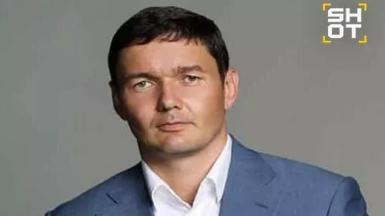 Deputat səhvən özünü güllələdi