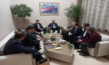 Pezeşkianın müşaviri Azərbaycana gəldi