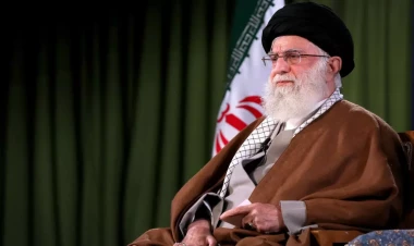 Xamenei: Donald Tramp İranı bombalamaq hədəsinə əməl etsə, güclü zərbə ilə üzləşəcək