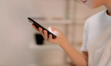 Telefonlara virus yoluxduran dəstə tutuldu