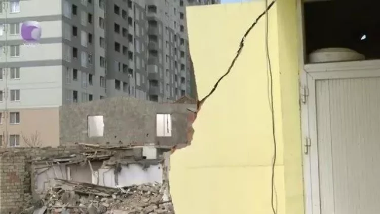 Bakıda yaşayış evini dağıdan tikinti şirkətindən açıqlama - yenilənib - VİDEO