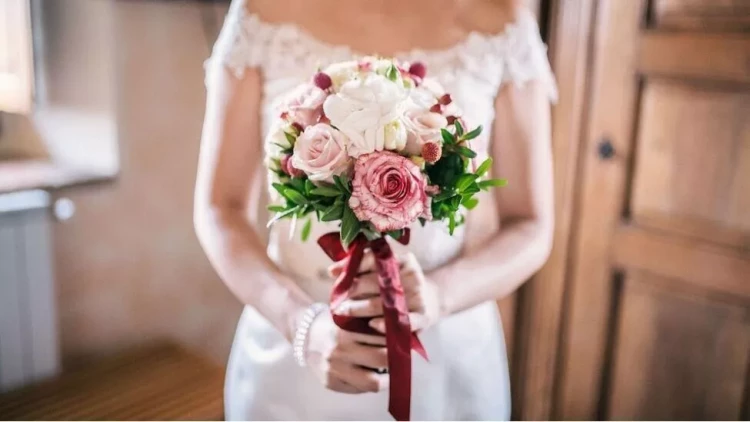 Melaniya Trampın gəlinliyi hərraca çıxarıldı - FOTO