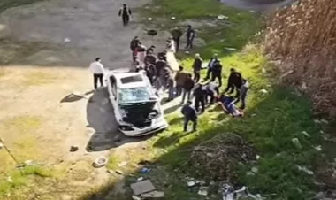 Bakıda avtomobil dərəyə düşdü - FOTO