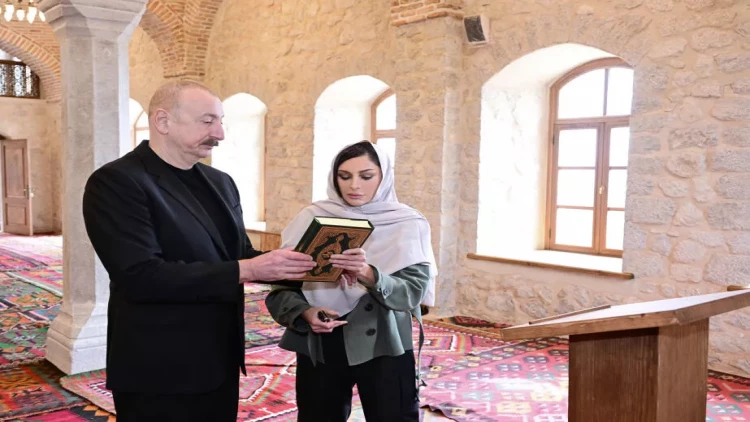 İlham Əliyev və Mehriban Əliyeva Şuşada bir sıra açılışlarda iştirak edib və görülən tikinti işləri ilə tanış olublar - FOTO