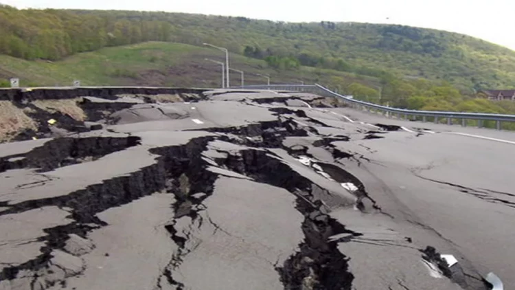 Tbilisidə torpaq çöküb, ölən var